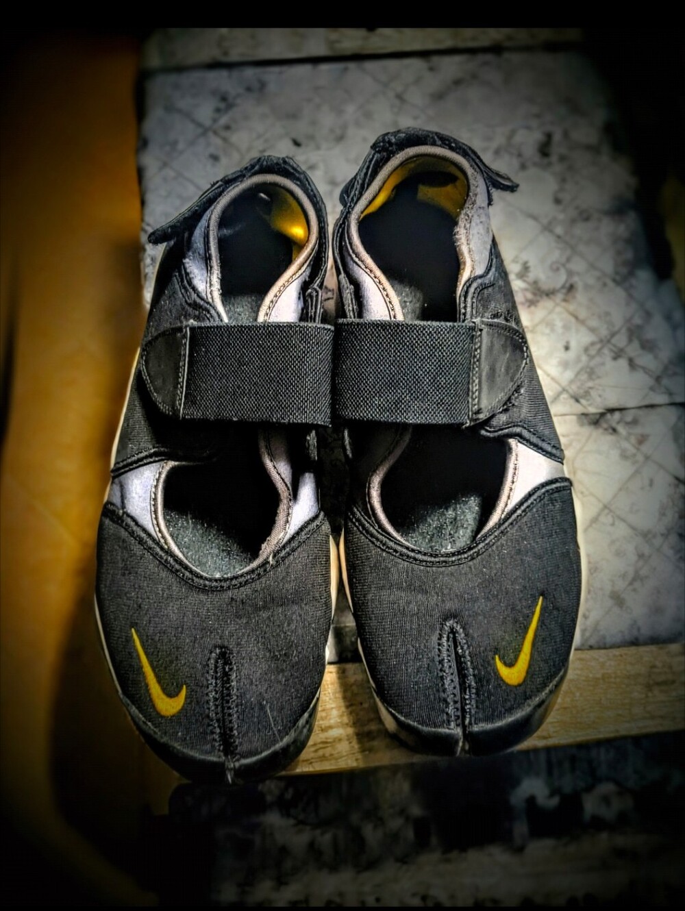 Nike Air Rift split Toe Tabi shoes, men’s size 9, style code 308662-023.